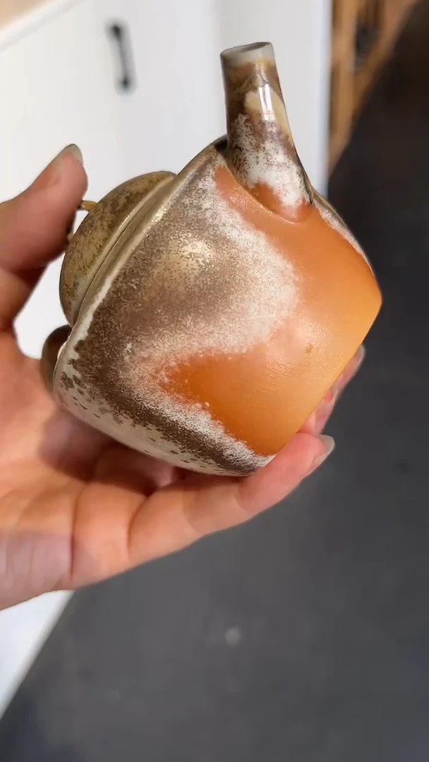 壶154号容量80-100ML中白泥 有结晶