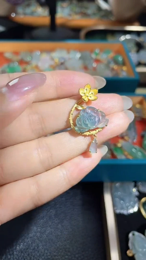 颈饰银S925镶嵌翡翠2026123101多样性发一