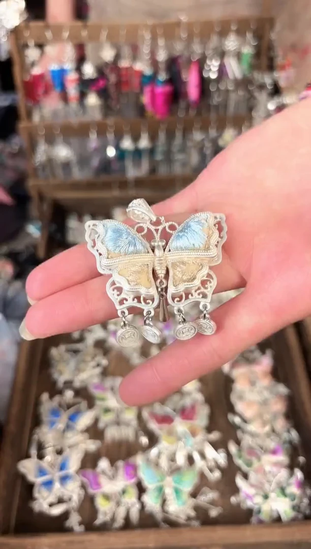 彩云南阁非遗老绣饰品535*