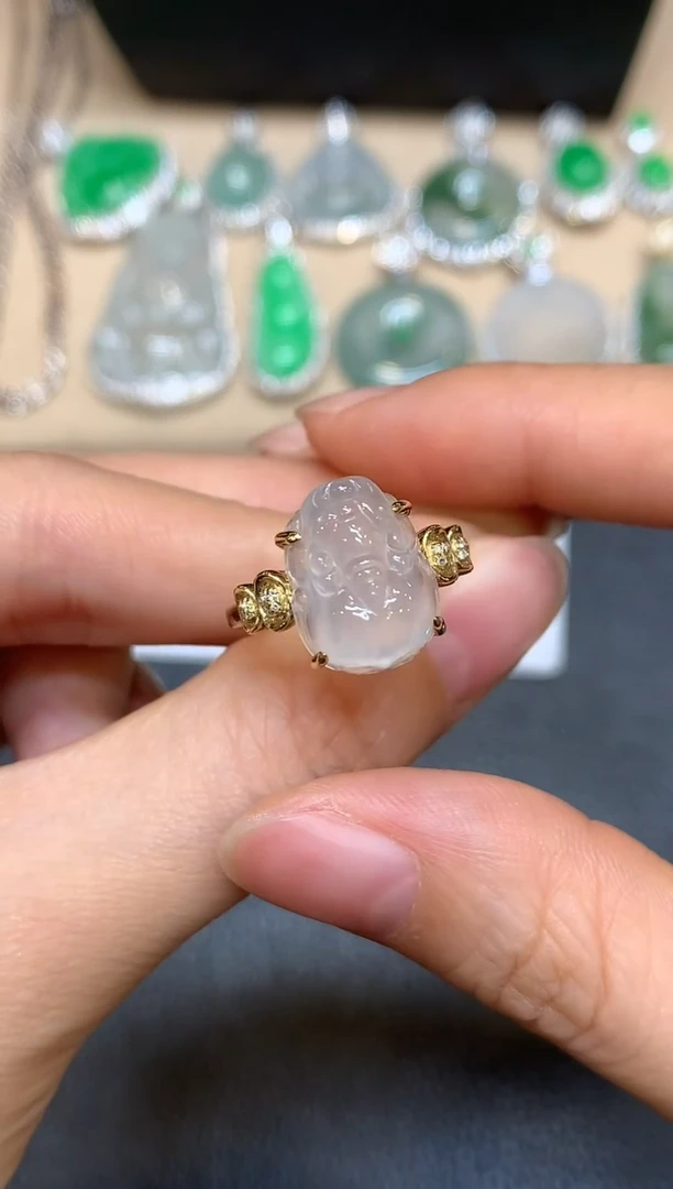 18K金镶嵌戒指翡翠貔貅【无服务费