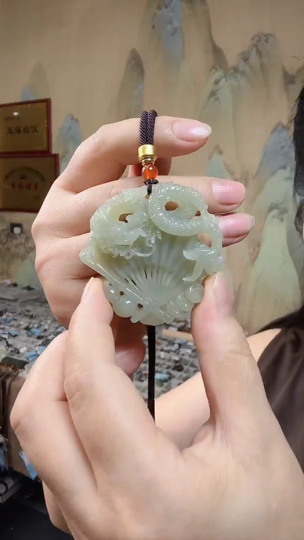 颈饰未镶嵌和田玉.