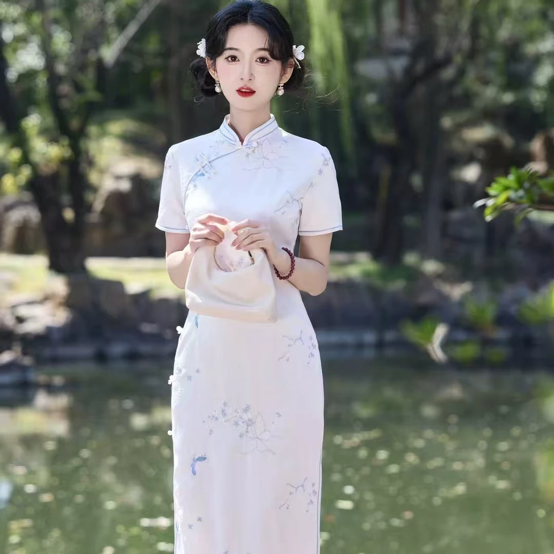 新中式裙子白色刺绣日常订婚旗袍新款高贵高端小个子女款显瘦