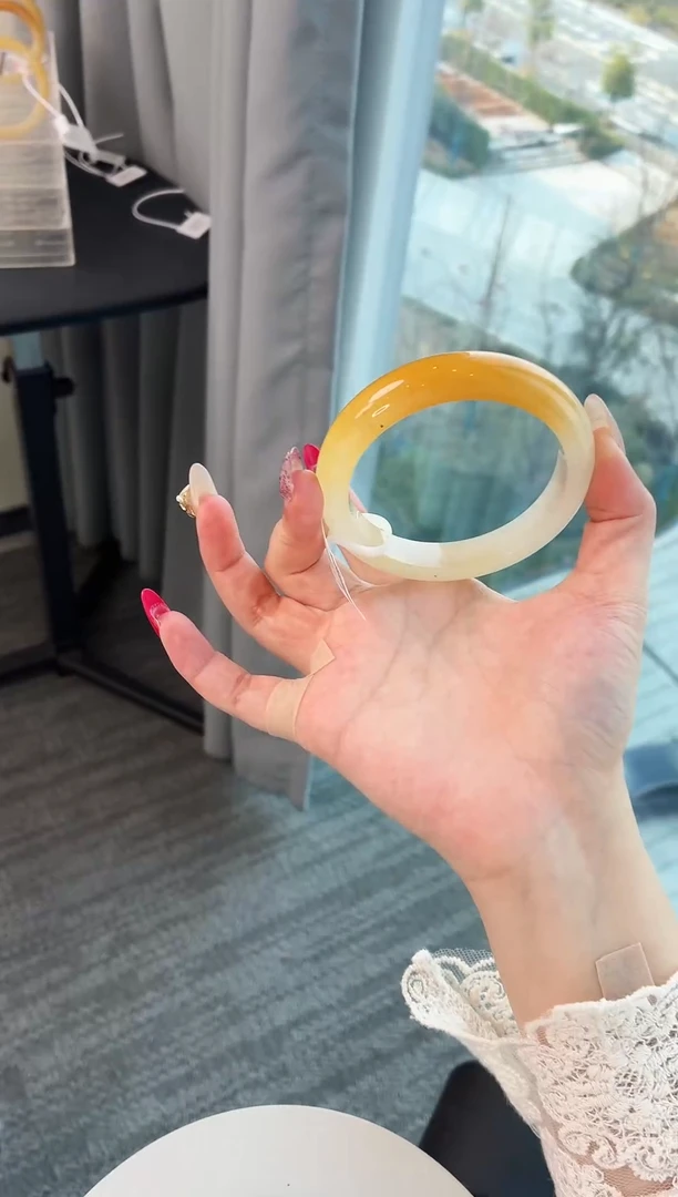 未镶嵌手镯石英质玉8.58