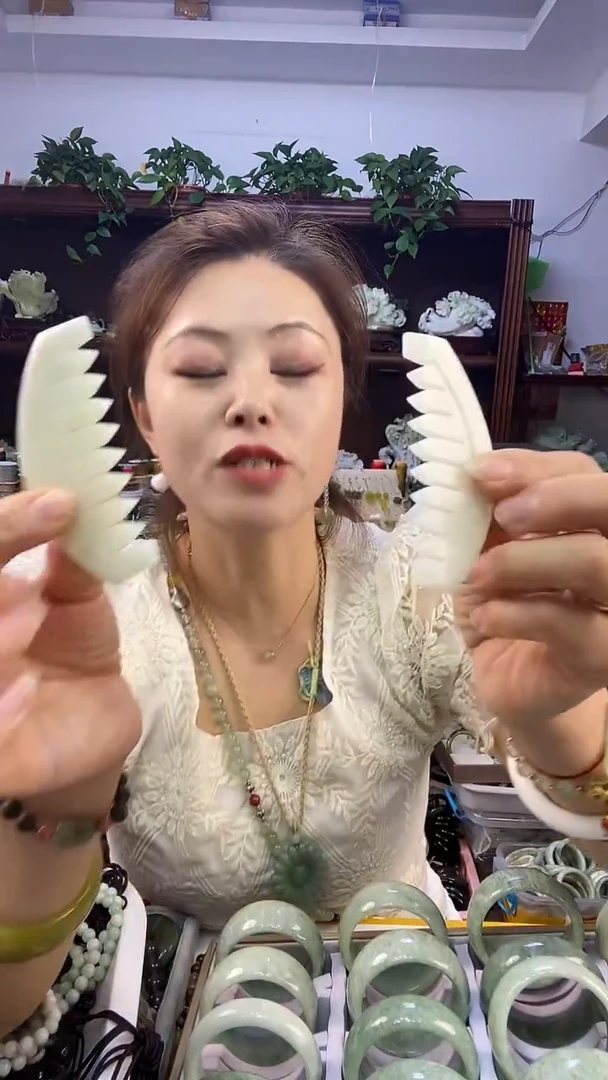 未镶嵌蛇纹石玉梳子多样性发货其中之一