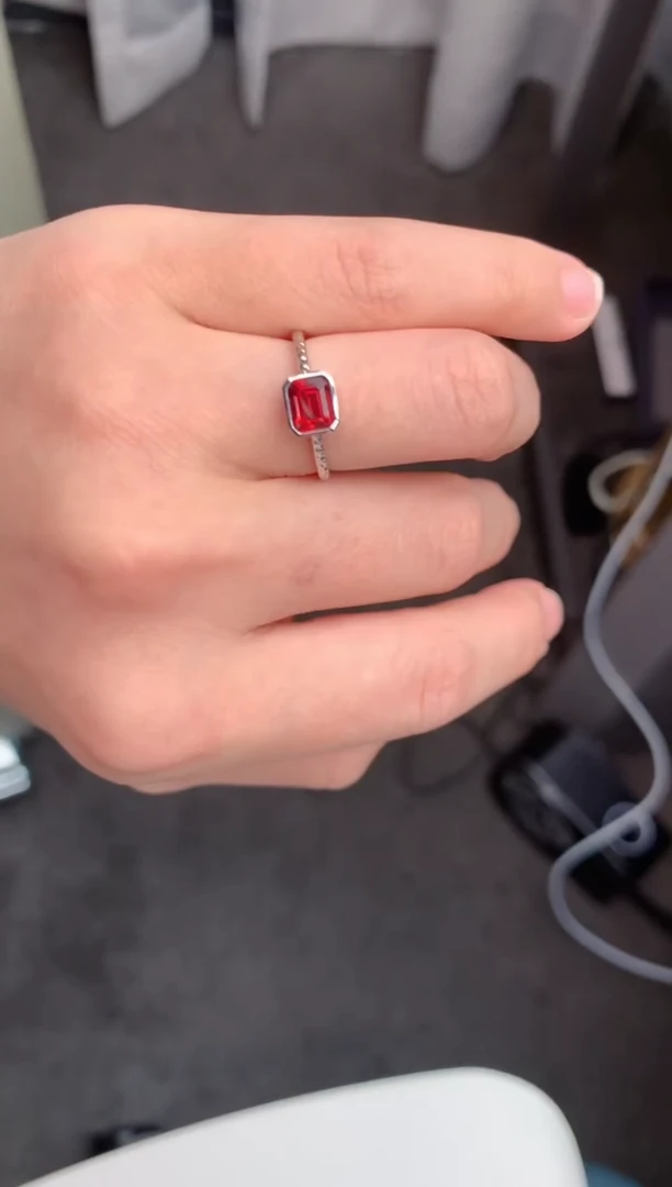 尖晶石戒指18K金镶嵌1.9ct红尖晶  DE