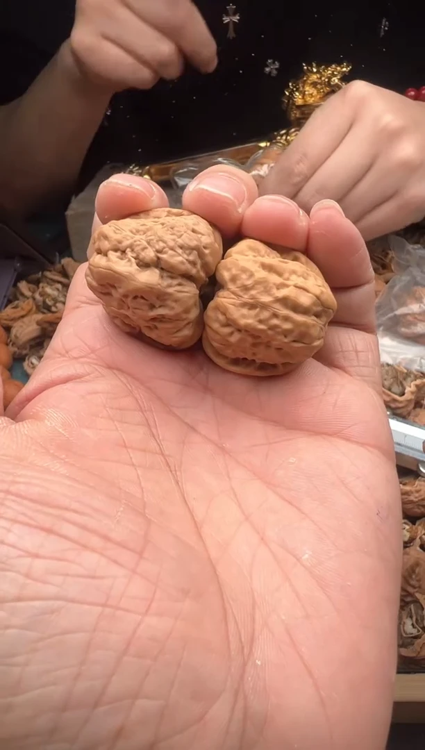 【闪购商品】桃核把件32左右尺寸手捻蛤蟆头随机发一对