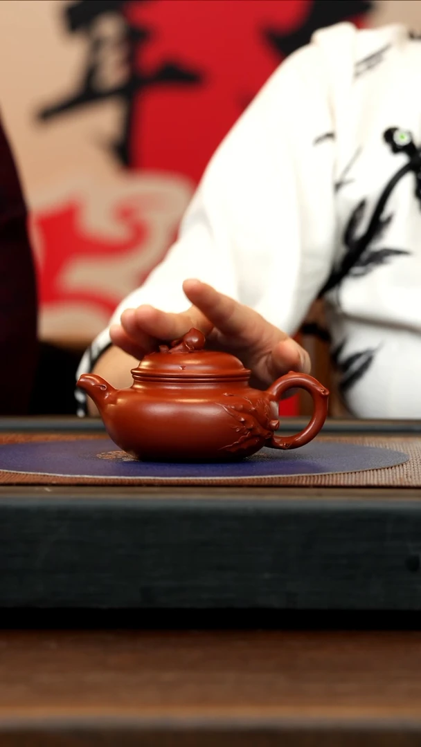 【闪购商品】紫砂茶壶LHQ 红泥 寿桃仿古 160cc