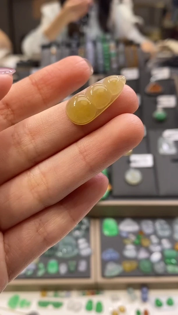 颈饰未镶嵌翡翠豆子