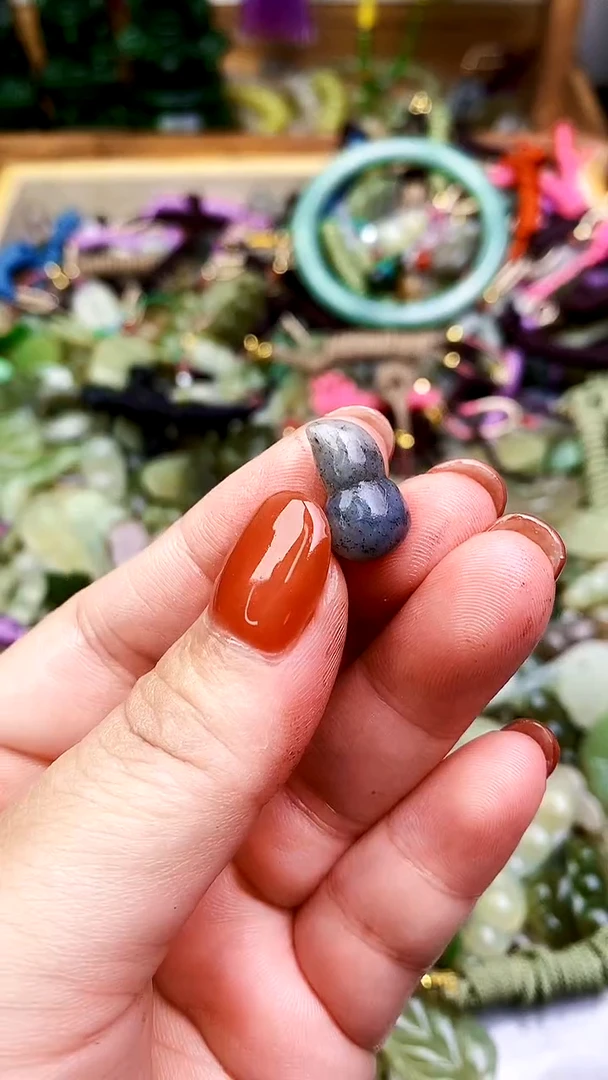 和田玉未镶嵌颈饰吊坠