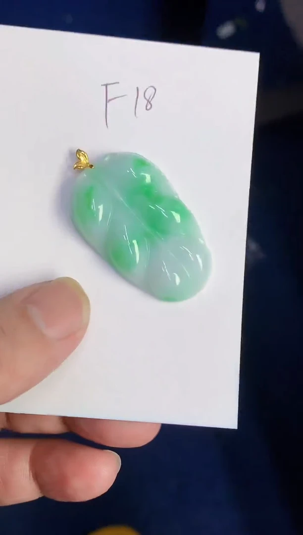 翡翠18K金镶嵌颈饰缅甸天然翡翠A货