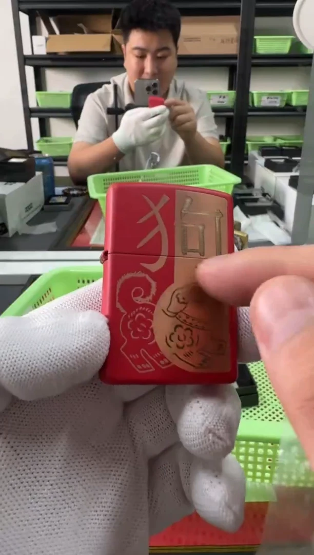 Zippo29522红色生肖狗
