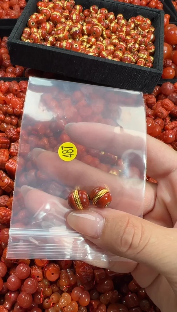 南红玛瑙未镶嵌颈饰1