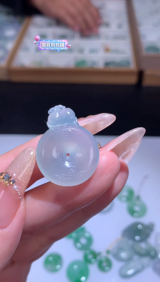 未镶嵌定制翡翠不****?扣子