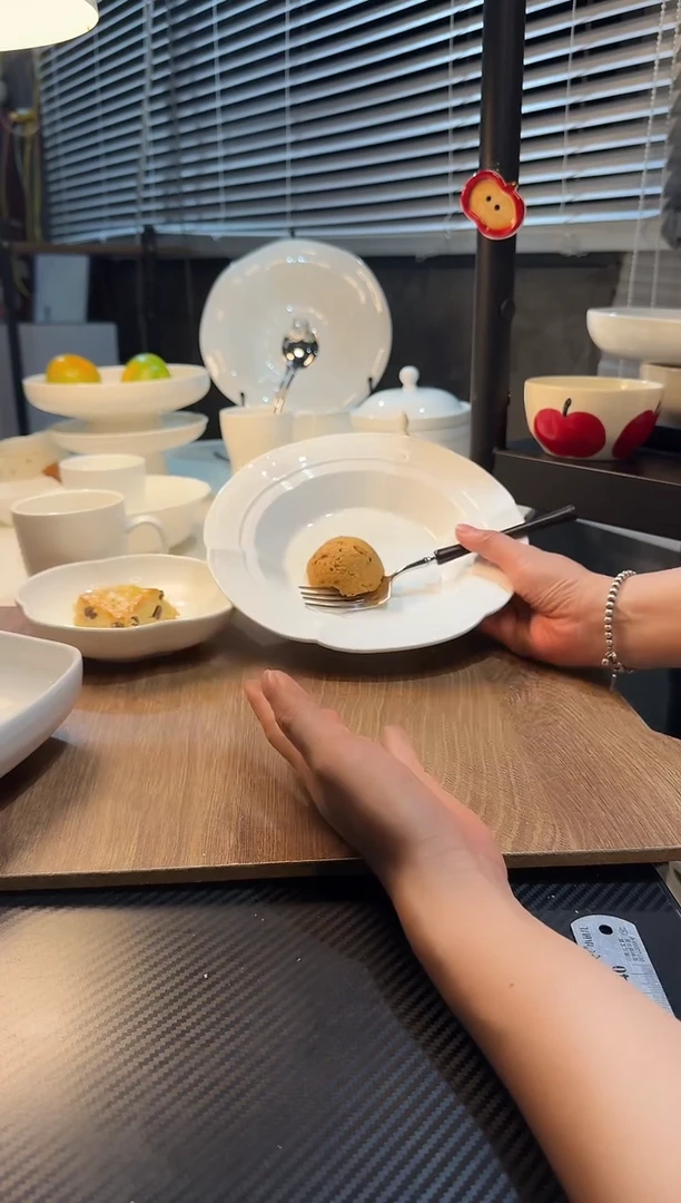 白瓷9英寸开元草帽不带勺叉