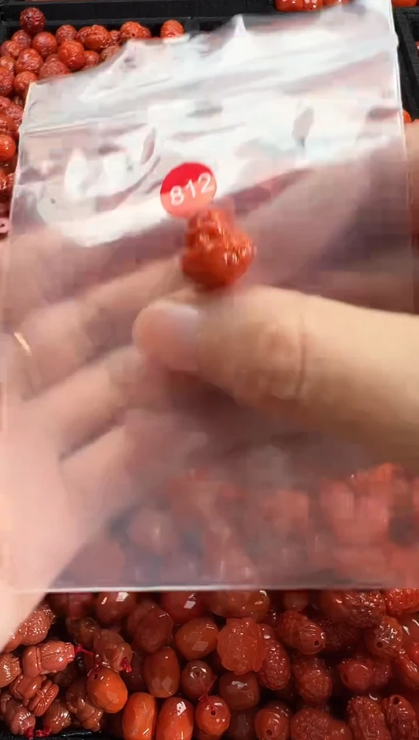 颈饰未镶嵌南红玛瑙1