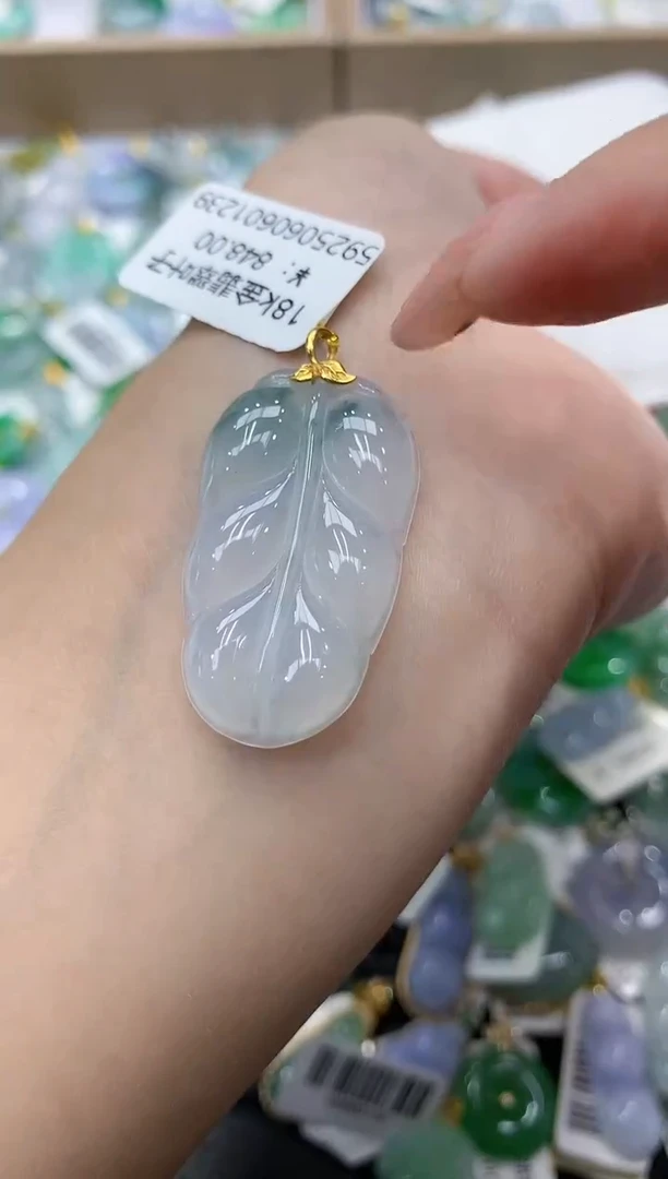 翡翠18K金镶嵌颈饰111111111
