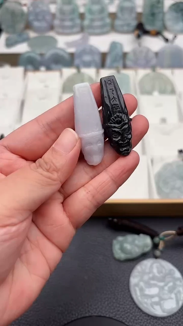 翡翠未镶嵌颈饰天然缅甸A货翡翠一对黑白无常326