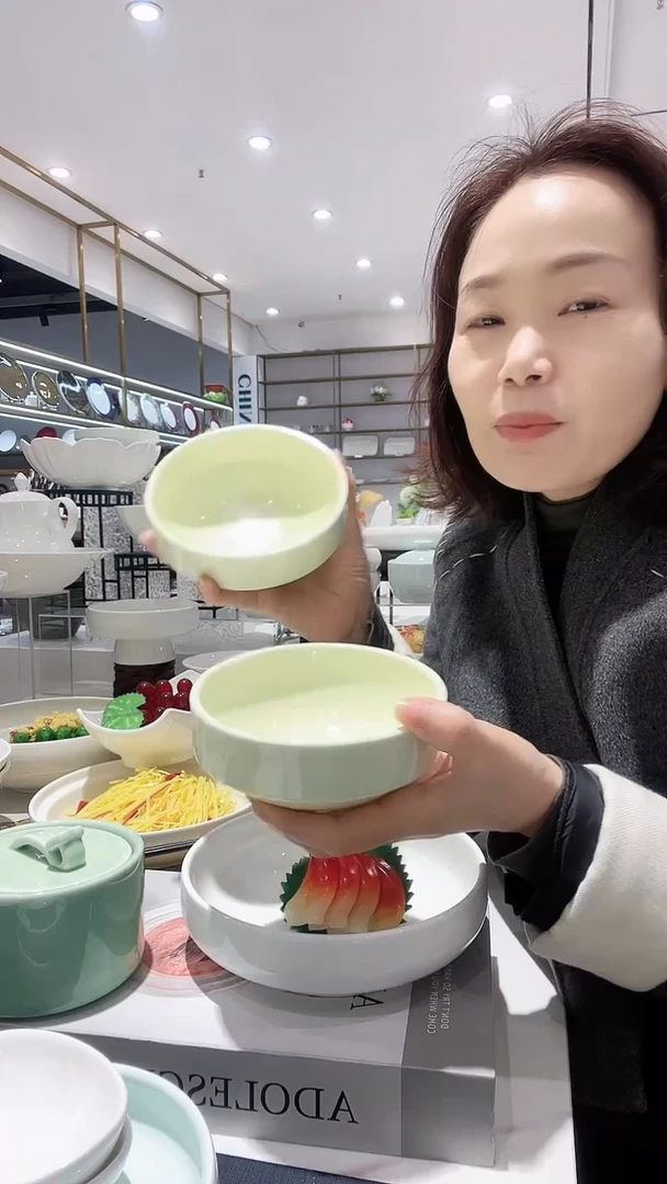 【闪购商品】陶瓷牛油果绿色5寸米饭碗