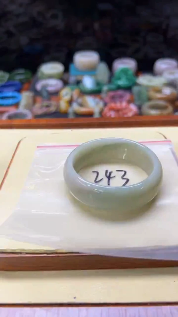 未镶嵌手镯石英质玉嘎****弟243