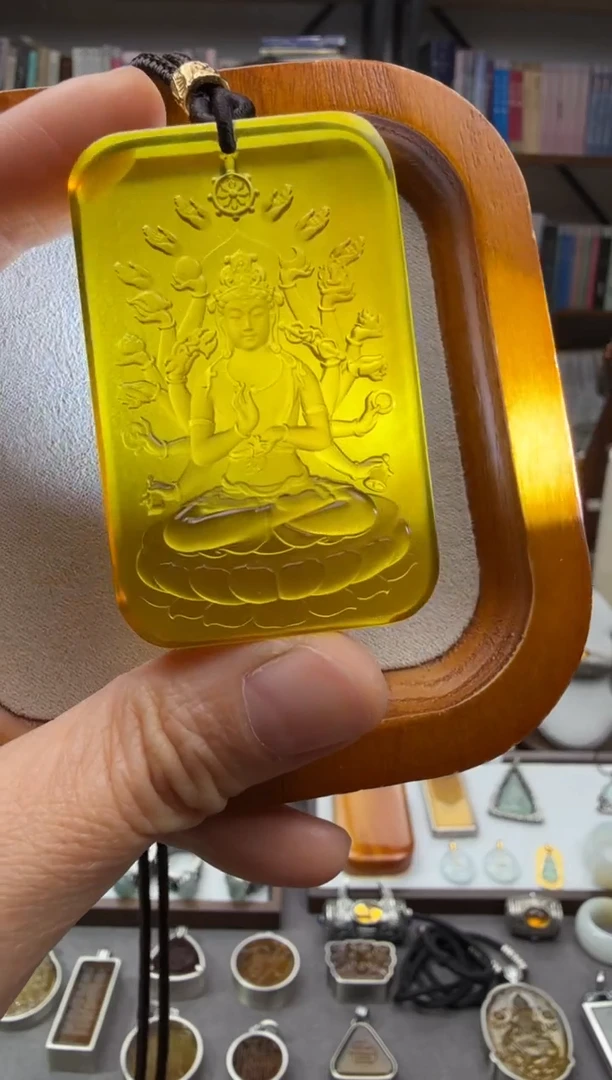 琥珀颈饰未镶嵌千手观音吊坠