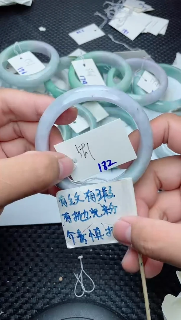 未镶嵌手镯翡翠182