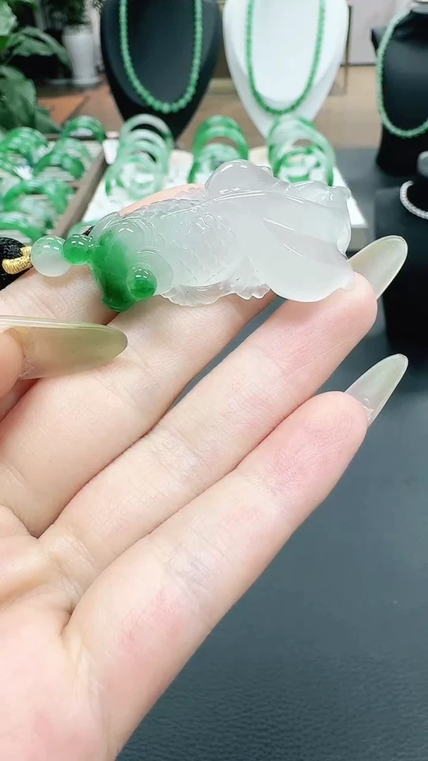 未镶嵌1石英质玉（非洲翠）朵*/8971