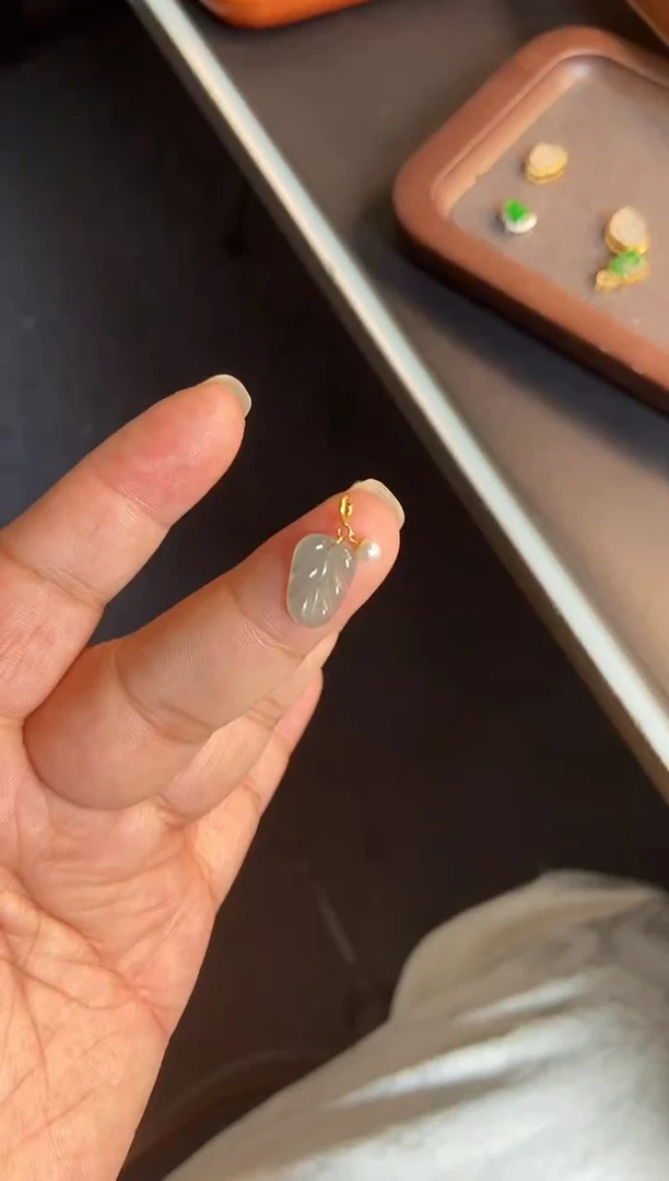 吊坠(不含链)18K金镶嵌翡翠1