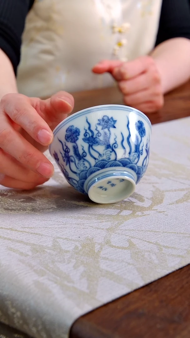 【闪购商品】青花海藻纹压手杯1111111