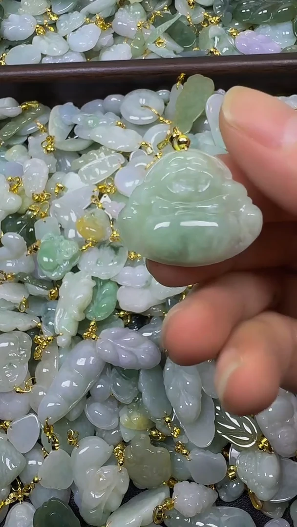 颈饰未镶嵌翡翠颈饰未嵌镶翡翠