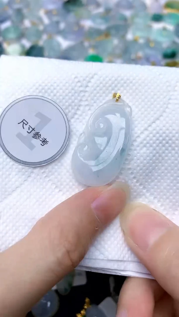 颈饰18K金镶嵌翡翠天然A货翡翠