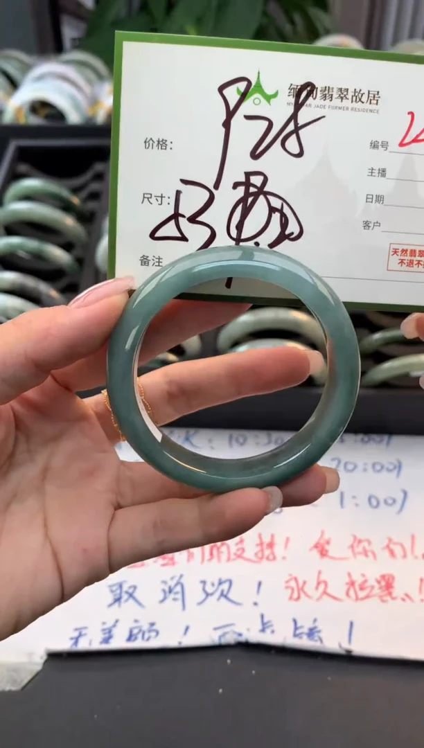 未镶嵌定制翡翠毛货需精细抛光+多人