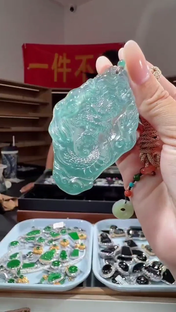 吊坠(不含链)未镶嵌翡翠龙牌