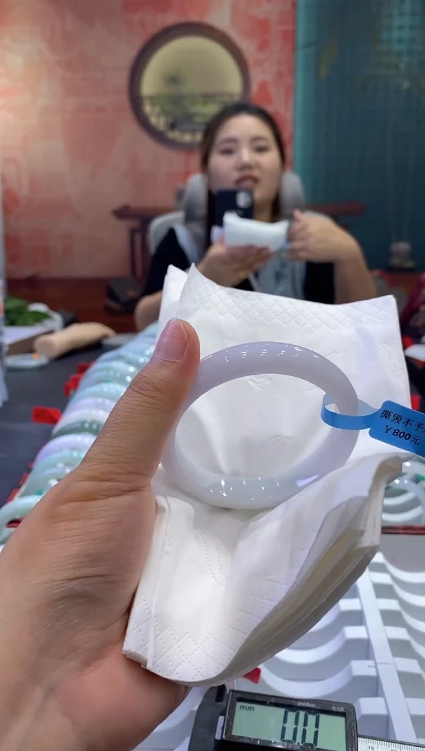 翡翠手镯未镶嵌多人0011071