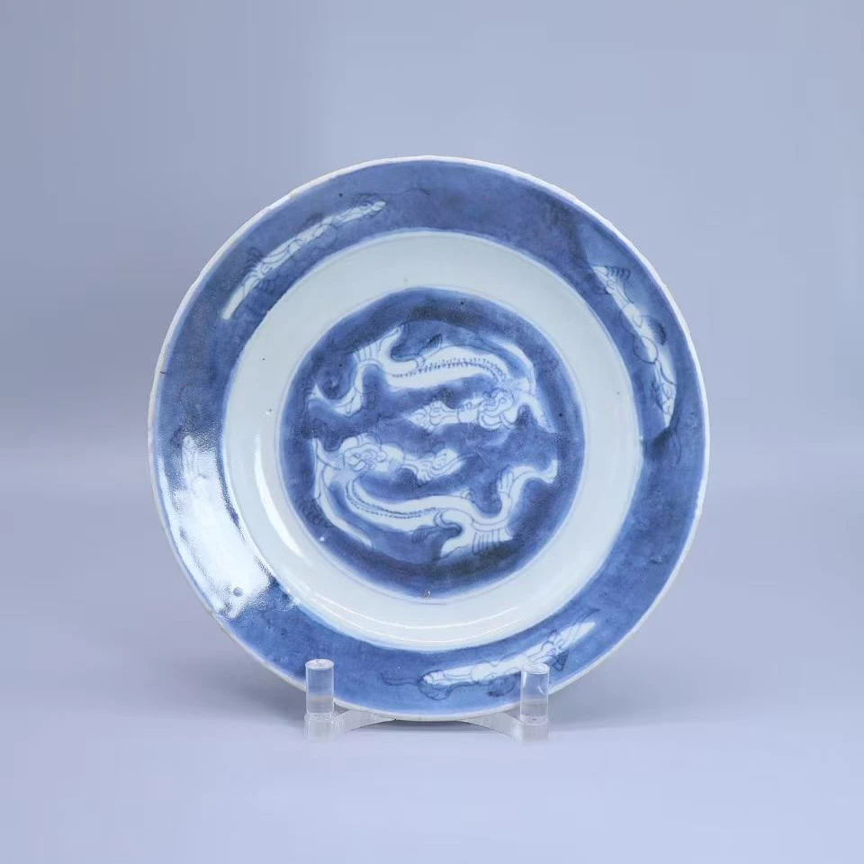 27: 清康熙青花留白螭龙纹盘