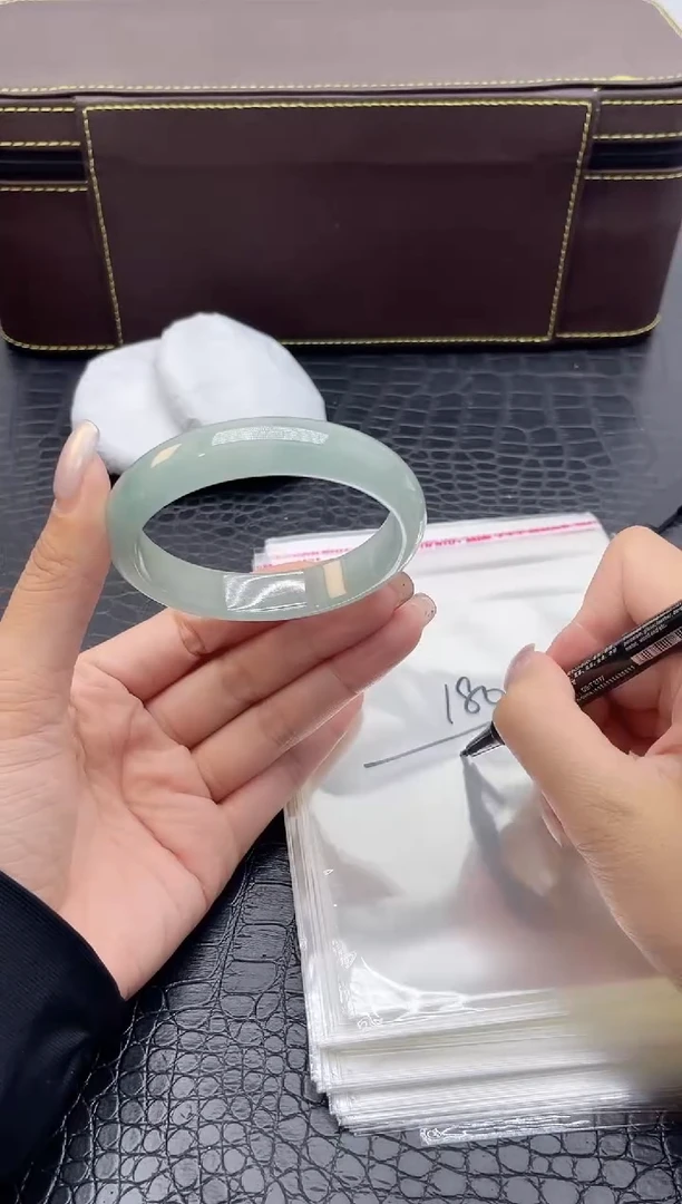 180手镯所见即所得拍啥发啥