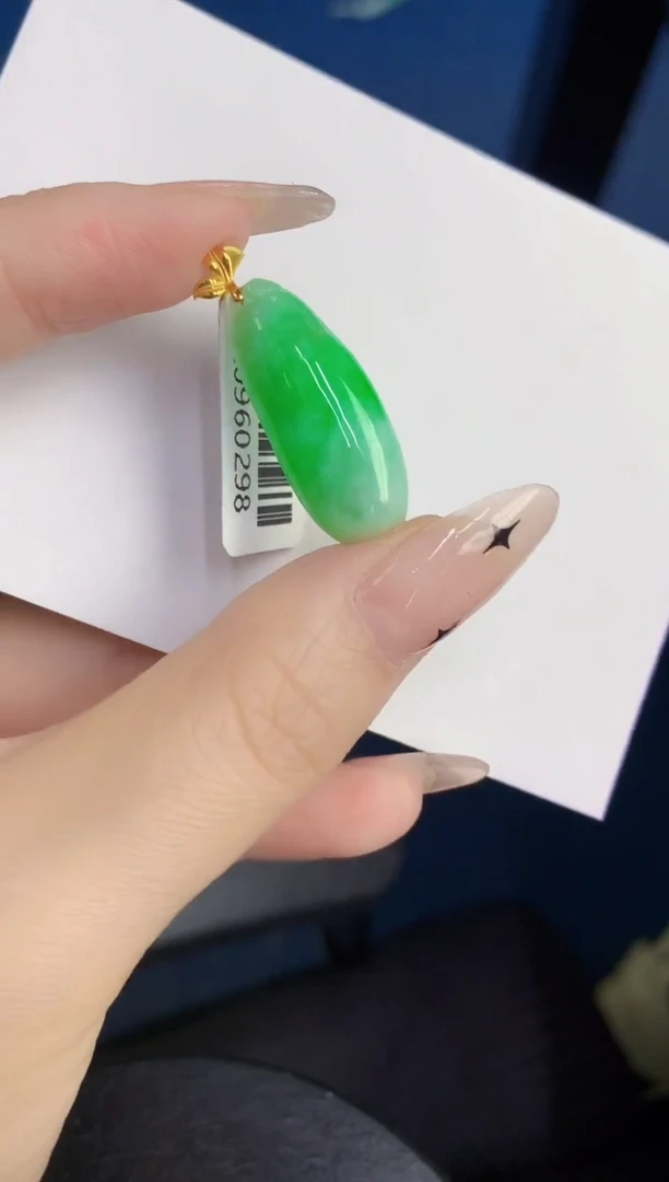 颈饰18K金镶嵌翡翠缅甸天然翡翠A货