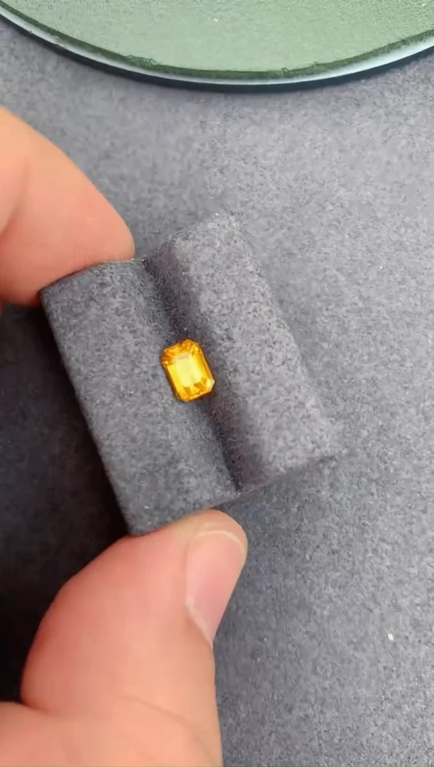 裸石彩色蓝宝石1ct 黄色蓝宝石