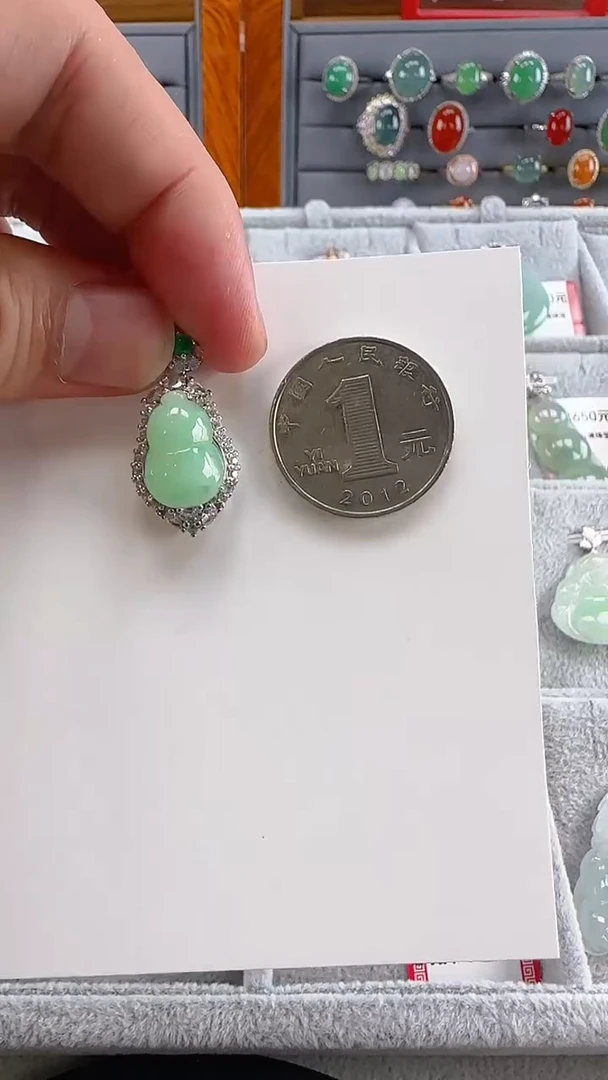 【闪购商品】翡翠吊坠(赠链)银S925镶嵌葫芦