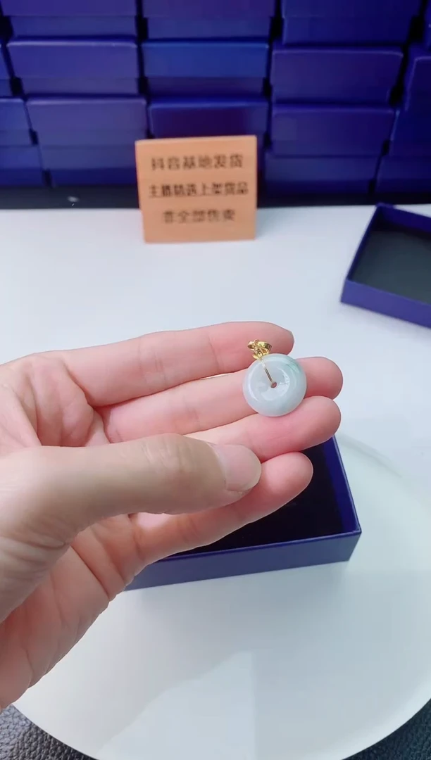 翡翠未镶嵌颈饰