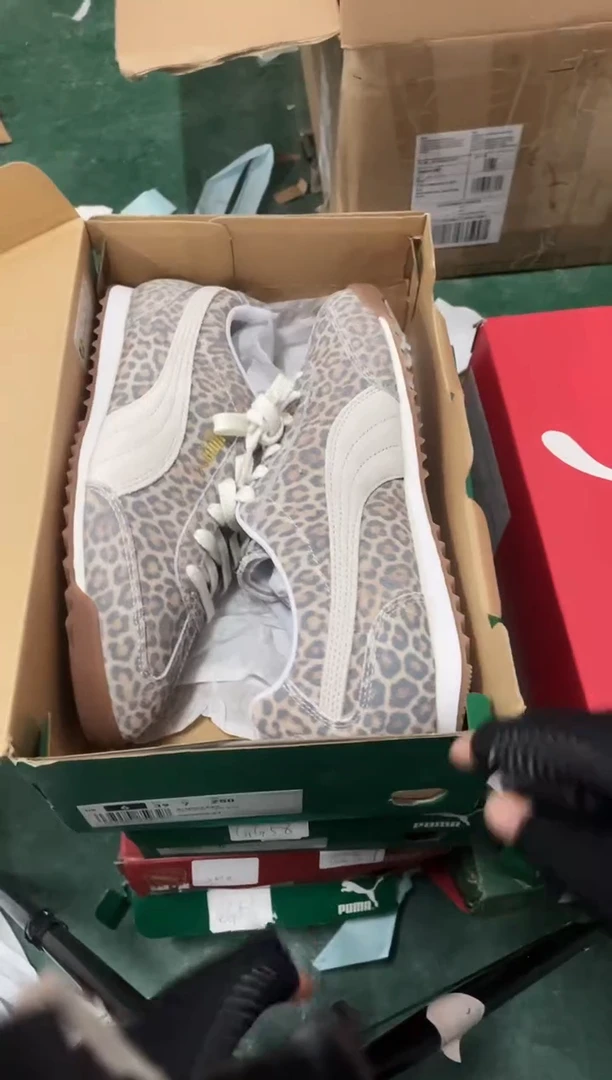 彪马时尚休闲运动鞋39M  HH35