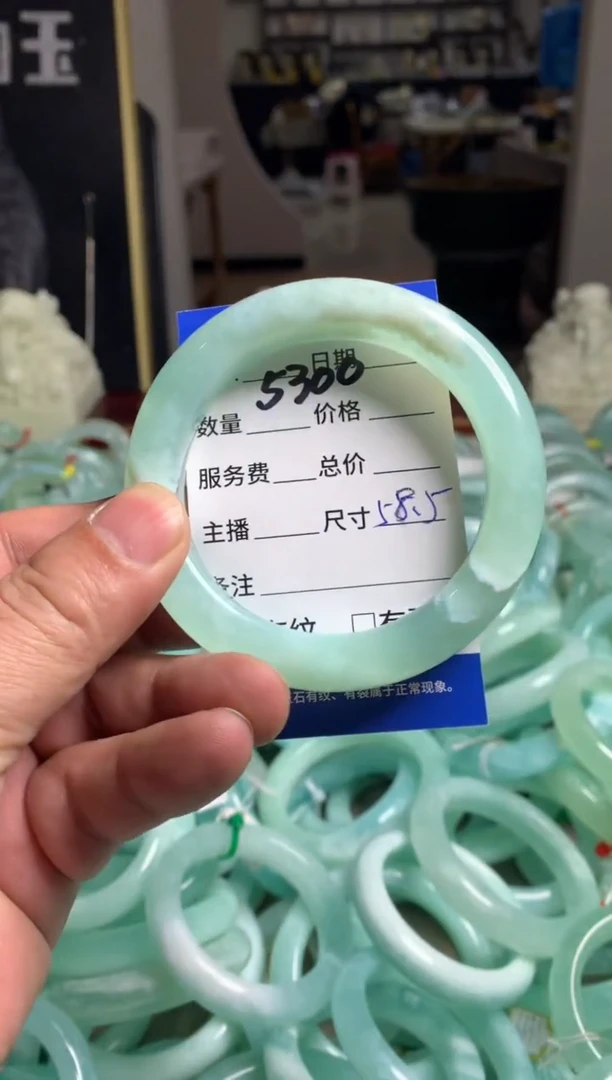 【闪购商品】蛇纹石玉手镯未镶嵌5300