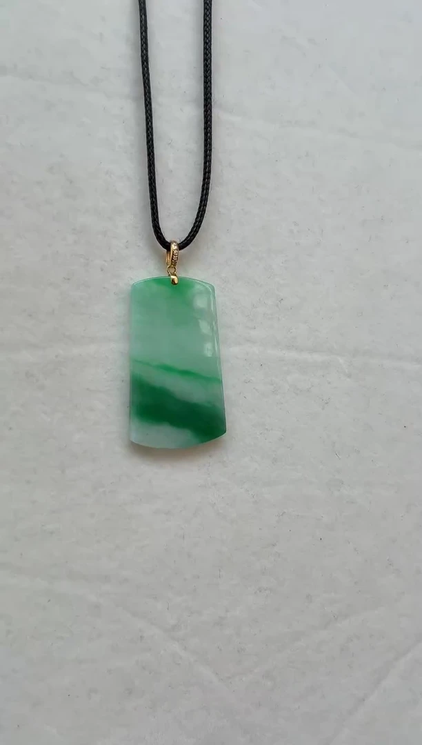 颈饰18K金镶嵌翡翠挂件