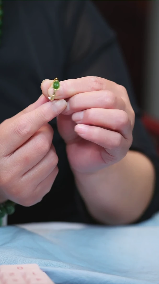 银S925镶嵌戒指和田玉（碧玉）知****@S925银镶嵌精品碧玉戒指