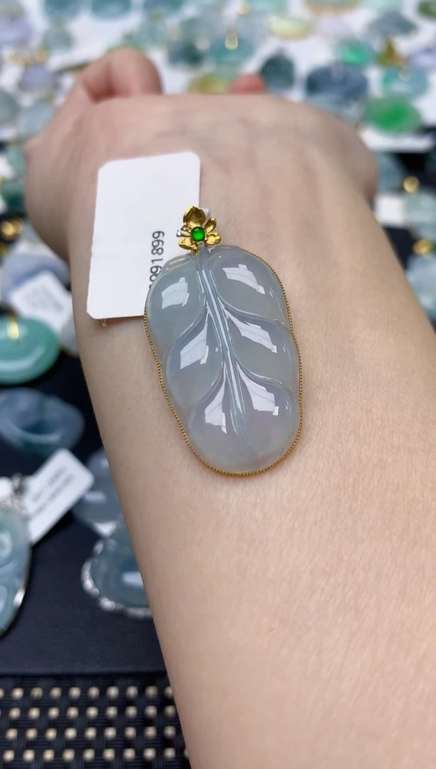 颈饰18K金镶嵌翡翠天然缅甸A货翡翠