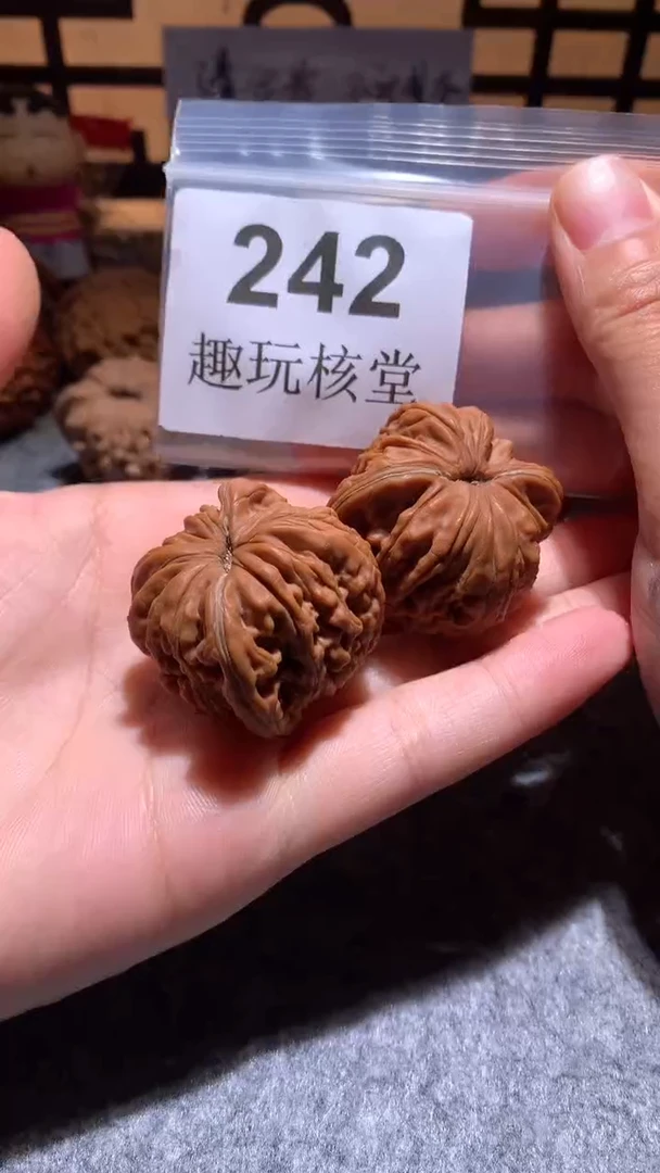 把件文玩核桃【趣玩核堂】242号，40左右汉高楼
