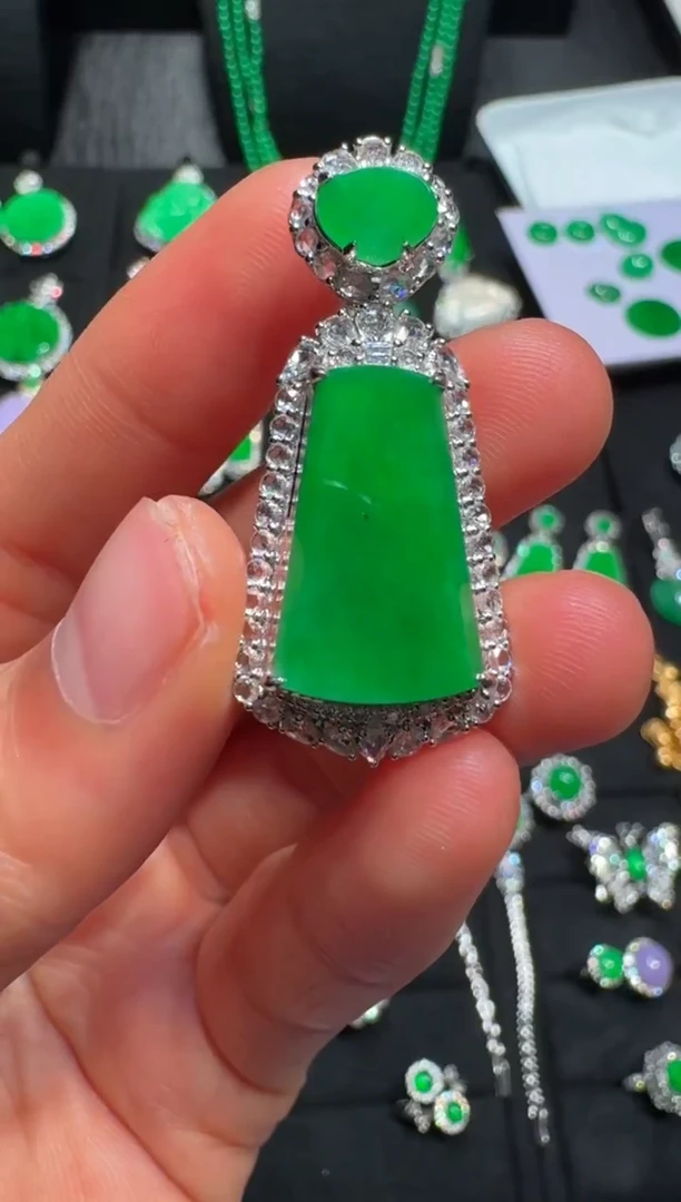 吊坠(不含链)18K金镶嵌翡翠冰浓阳方牌吊坠