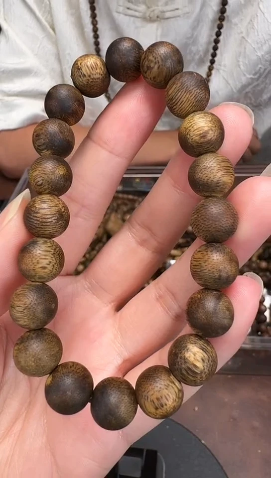 沉香手串海南绿奇楠1.0的9克