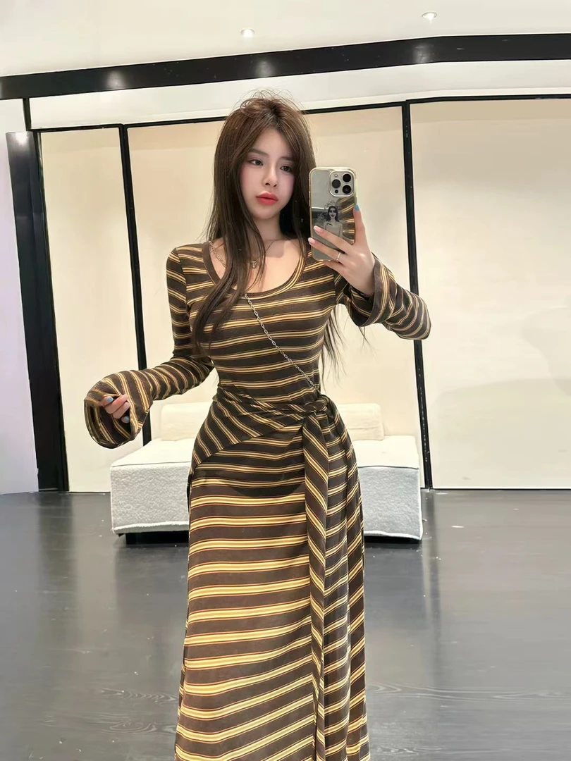 秋季纯欲辣妹条纹长袖连衣裙女秋季新款修身显瘦高级感复古中长裙