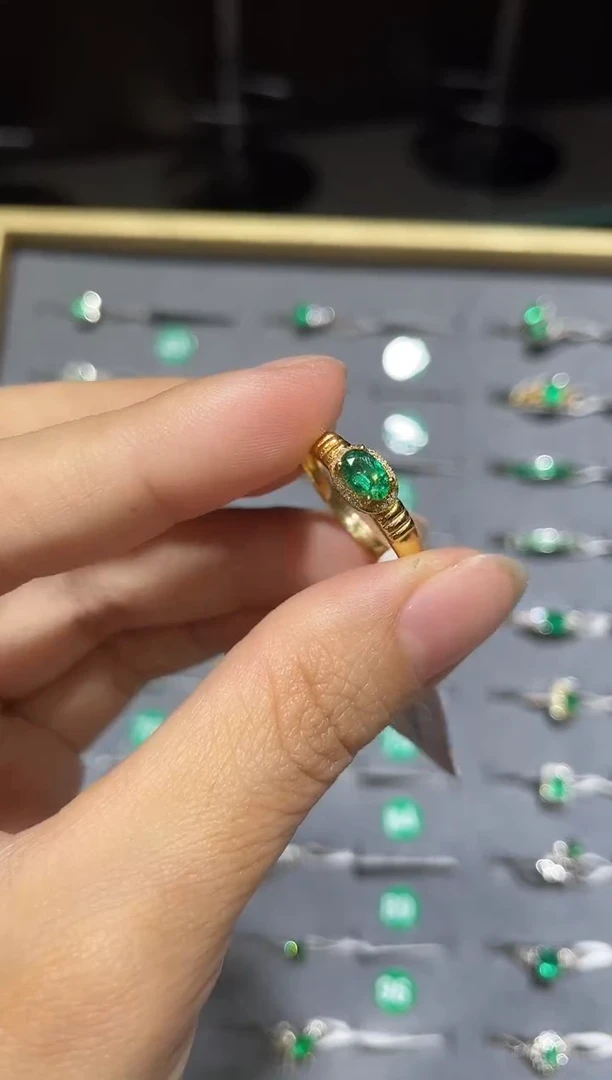 18K金镶嵌戒指祖母绿1