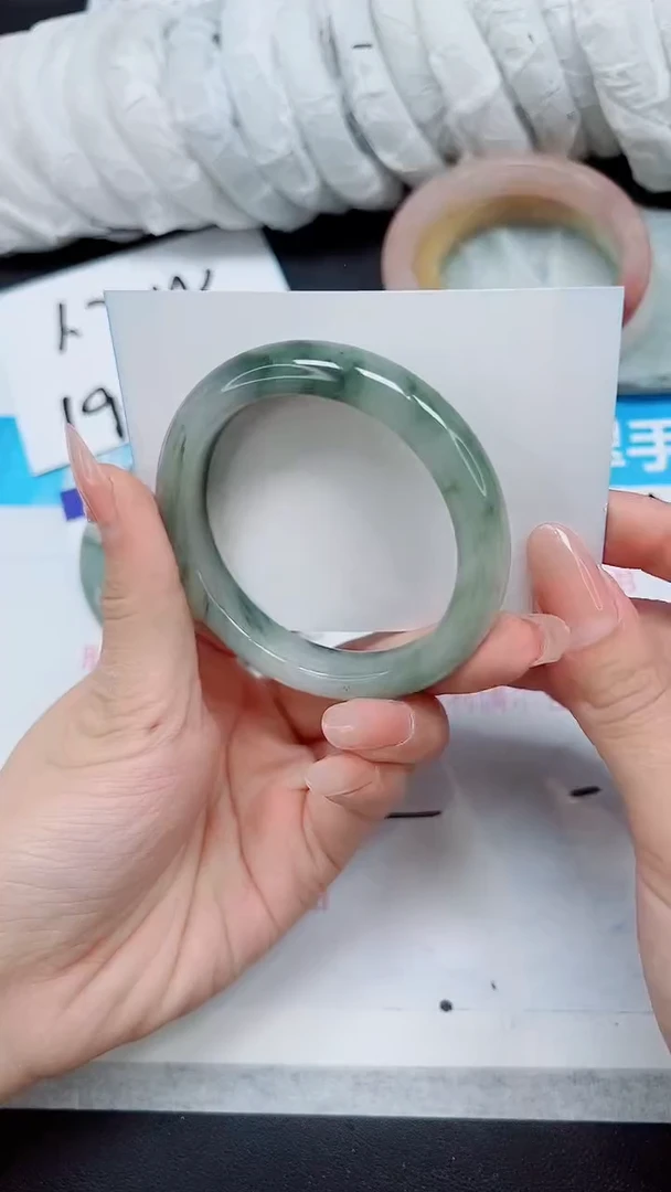 【闪购商品】石英质玉手镯未镶嵌A144-54/55